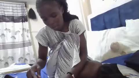 Snapshot of pretty_petite_ebony chatting on 10/05/25, 02:15 pretty_petite_ebony online show from 10/05/25, 02:15