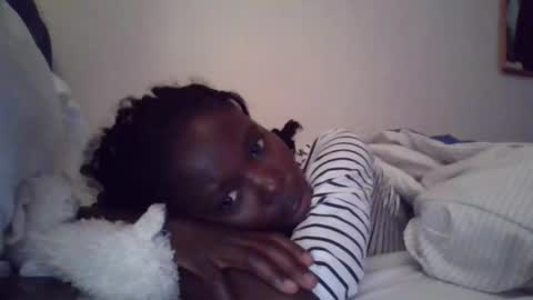 Snapshot of pretty_petite_ebony chatting on 10/06/25, 05:38 pretty_petite_ebony online show from 10/06/25, 05:38