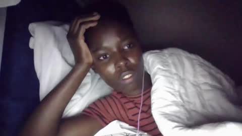 Snapshot of pretty_petite_ebony chatting on 10/30/25, 03:24 pretty_petite_ebony online show from 10/30/25, 03:24