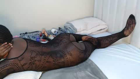 Snapshot of pretty_pussy2 chatting on 11/09/25, 05:55 Essy online show from 11/09/25, 05:55