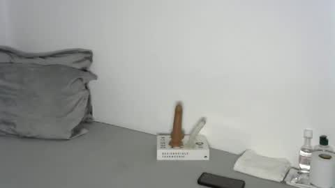 Snapshot of pretty_queennie chatting on 10/31/25, 08:54 Pretty doll online show from 10/31/25, 08:54