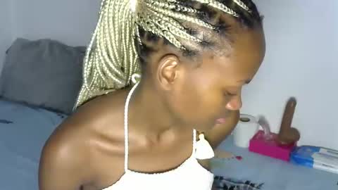 Snapshot of pretty_queennie chatting on 11/23/25, 11:04 Pretty doll online show from 11/23/25, 11:04