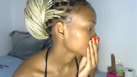 Snapshot of pretty_queennie chatting on 11/27/25, 09:44 Pretty doll online show from 11/27/25, 09:44