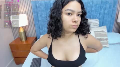 Daisy Flower online show from 10/28/25, 01:31