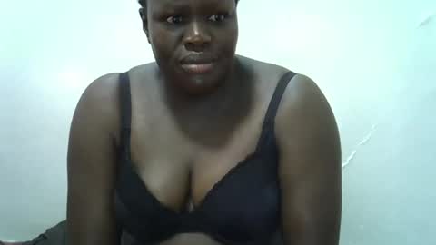 Snapshot of pretty_suzzy chatting on 10/26/25, 02:50 sexy pie online show from 10/26/25, 02:50