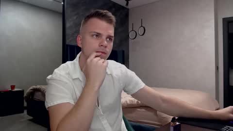 Justin online show from 10/11/25, 04:44