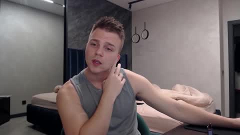 Snapshot of pretty_sweety chatting on 10/31/25, 07:37 Justin online show from 10/31/25, 07:37