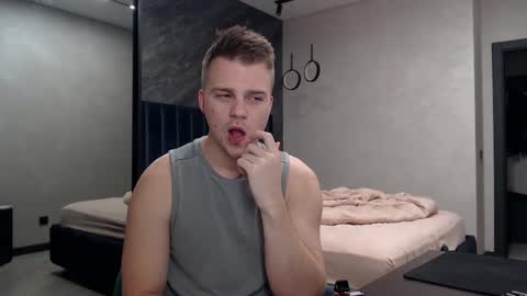 Snapshot of pretty_sweety chatting on 11/01/25, 07:49 Justin online show from 11/01/25, 07:49