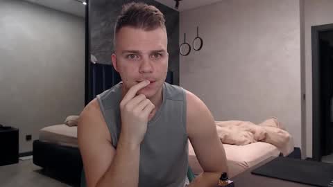 Snapshot of pretty_sweety chatting on 11/07/25, 09:15 Justin online show from 11/07/25, 09:15