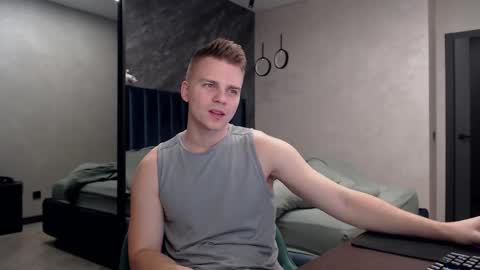 Snapshot of pretty_sweety chatting on 11/21/25, 06:28 Justin online show from 11/21/25, 06:28