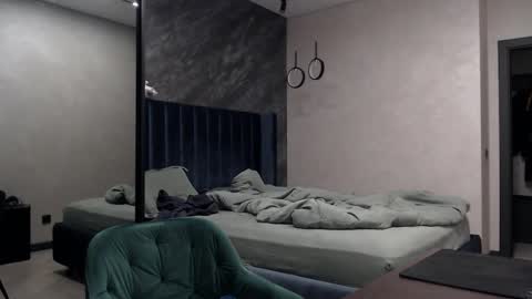 Snapshot of pretty_sweety chatting on 11/22/25, 05:01 Justin online show from 11/22/25, 05:01