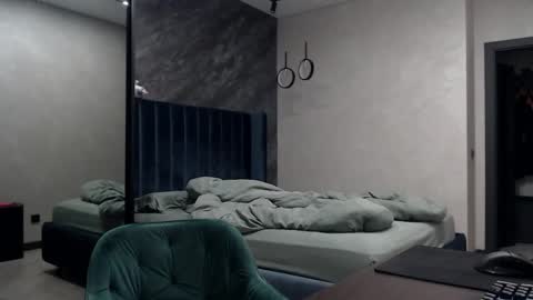 Snapshot of pretty_sweety chatting on 11/29/25, 04:48 Justin online show from 11/29/25, 04:48