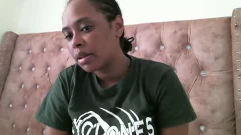 Snapshot of pretty_zii chatting on 09/23/25, 08:17 zii online show from 09/23/25, 08:17