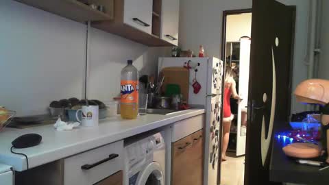 Snapshot of prettyalmaa chatting on 12/25/24, 12:05 Alma online show from 12/25/24, 12:05