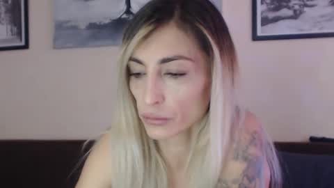 Snapshot of prettyalmaa chatting on 03/01/25, 12:56 Alma online show from 03/01/25, 12:56