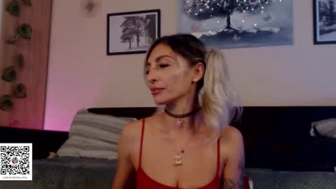 Snapshot of prettyalmaa chatting on 11/18/25, 09:08 Alma online show from 11/18/25, 09:08