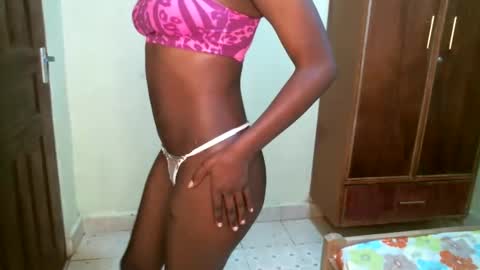 Snapshot of prettybabe02 chatting on 02/23/25, 01:13 SaraCattra online show from 02/23/25, 01:13