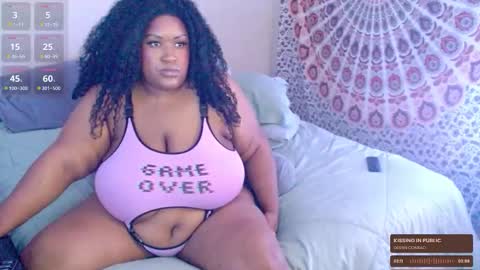 Snapshot of prettybabee120 chatting on 10/25/25, 02:52 Miss Pretty online show from 10/25/25, 02:52