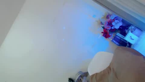 Snapshot of prettybadbitch28 chatting on 06/07/26, 01:37 prettybadbitch28 online show from 06/07/26, 01:37