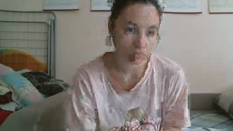 Snapshot of prettybella_7 chatting on 09/24/25, 11:13 Bella online show from 09/24/25, 11:13