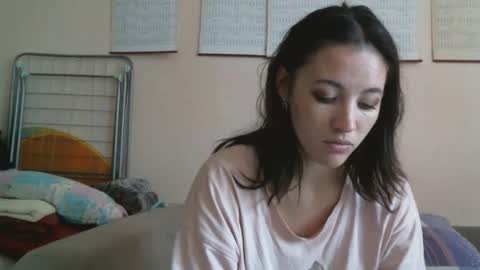 Snapshot of prettybella_7 chatting on 10/03/25, 08:11 Bella online show from 10/03/25, 08:11