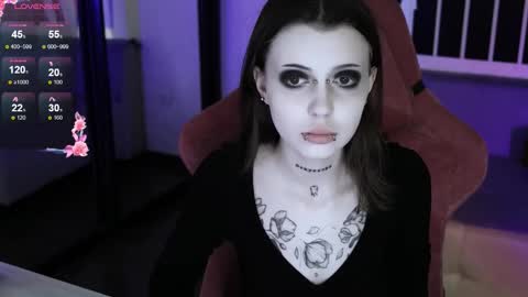 Snapshot of prettybones chatting on 10/24/25, 11:12 Violet online show from 10/24/25, 11:12