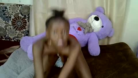 Snapshot of prettybunnny chatting on 11/19/25, 10:43 Bunny online show from 11/19/25, 10:43