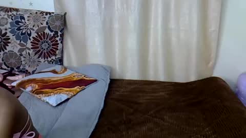 Snapshot of prettybunnny chatting on 11/24/25, 12:43 Bunny online show from 11/24/25, 12:43