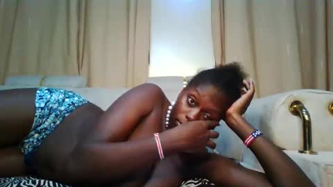 prettydulce online show from 10/30/25, 03:35