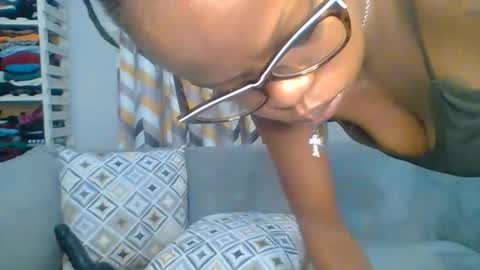 Snapshot of prettyela chatting on 02/16/26, 01:02 PrettyEla online show from 02/16/26, 01:02