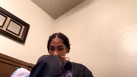 Snapshot of prettyfacefemale chatting on 10/15/25, 10:54 prettyfacefemale online show from 10/15/25, 10:54