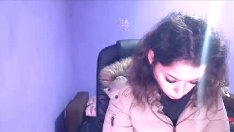 prettyjulliette online show from 12/28/24, 05:03