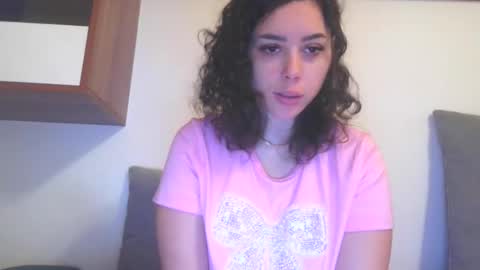 Snapshot of prettyjulliette chatting on 12/19/25, 12:34 prettyjulliette online show from 12/19/25, 12:34