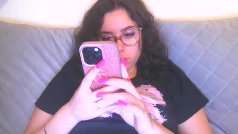 Snapshot of prettyjulliette chatting on 12/20/25, 02:57 prettyjulliette online show from 12/20/25, 02:57