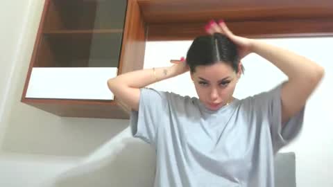 Snapshot of prettyjulliette chatting on 03/17/26, 01:47 prettyjulliette online show from 03/17/26, 01:47