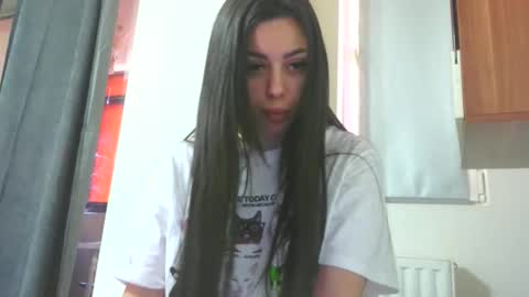 Snapshot of prettyjulliette chatting on 03/26/26, 10:43 prettyjulliette online show from 03/26/26, 10:43