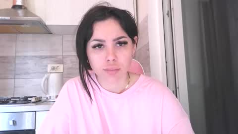 Snapshot of prettyjulliette chatting on 05/20/26, 10:32 prettyjulliette online show from 05/20/26, 10:32