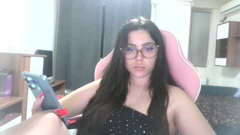 Snapshot of prettyjulliette chatting on 05/26/26, 09:22 prettyjulliette online show from 05/26/26, 09:22