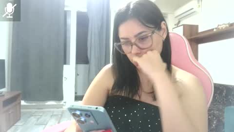 Snapshot of prettyjulliette chatting on 06/01/26, 10:11 prettyjulliette online show from 06/01/26, 10:11