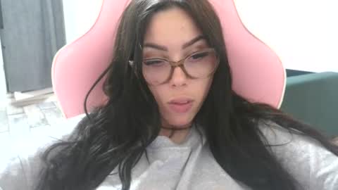 Snapshot of prettyjulliette chatting on 06/15/26, 11:07 prettyjulliette online show from 06/15/26, 11:07