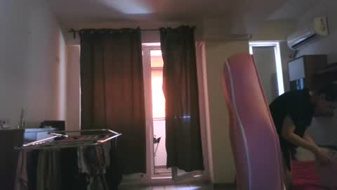 Snapshot of prettyjulliette chatting on 06/19/26, 12:20 prettyjulliette online show from 06/19/26, 12:20