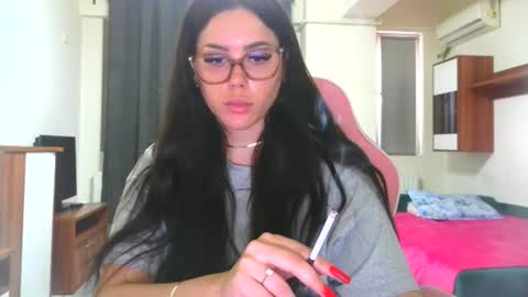 Snapshot of prettyjulliette chatting on 06/27/26, 03:50 prettyjulliette online show from 06/27/26, 03:50