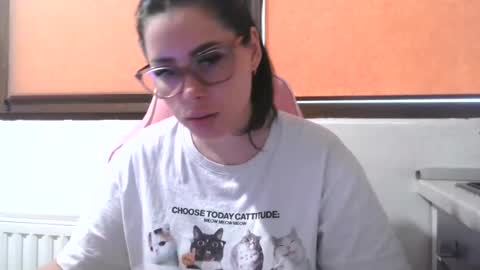 Snapshot of prettyjulliette chatting on 07/17/26, 02:34 prettyjulliette online show from 07/17/26, 02:34
