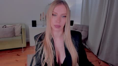 Eva online show from 01/11/25, 12:44