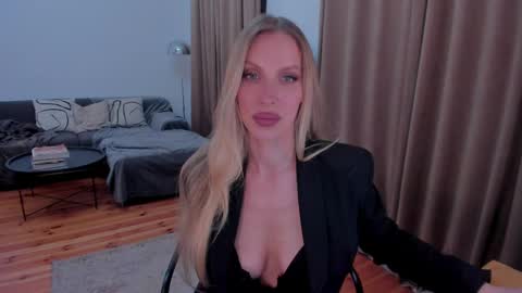 Eva online show from 05/15/26, 11:56