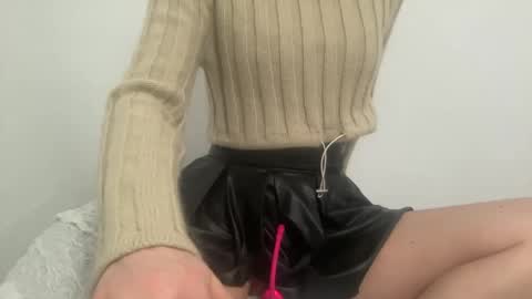 prettykitties_xo online show from 02/24/25, 09:00
