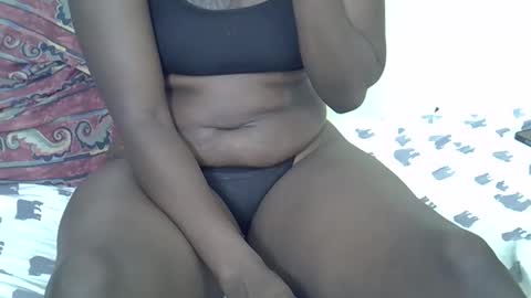 Snapshot of prettyliz30 chatting on 10/17/25, 09:23 LILIAN online show from 10/17/25, 09:23