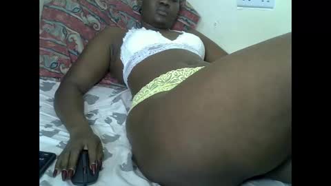 Snapshot of prettyliz30 chatting on 11/10/25, 07:29 LILIAN online show from 11/10/25, 07:29