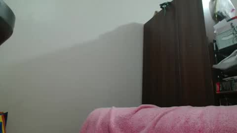 Snapshot of prettyme28 chatting on 03/18/26, 08:17 prettyme28 online show from 03/18/26, 08:17