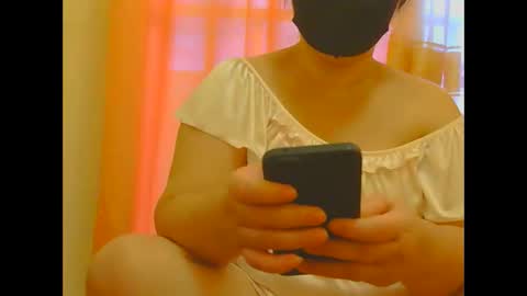 Snapshot of prettynhing chatting on 11/16/25, 01:44 Nhing online show from 11/16/25, 01:44